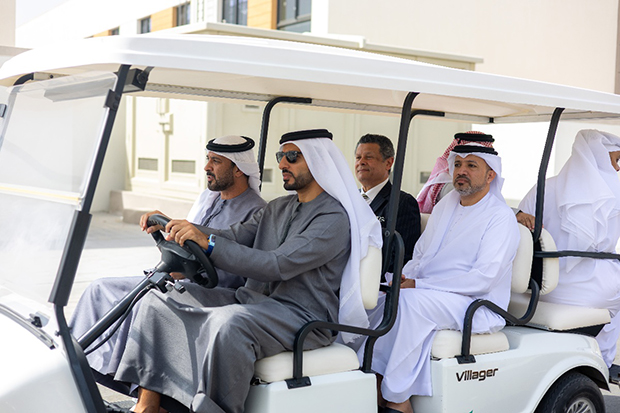 عبدالعزيز بن حميد النعيمي وراشد بن حميد النعيمي يزوران مشروع مجتمع «أزهى» السكني في عجمان